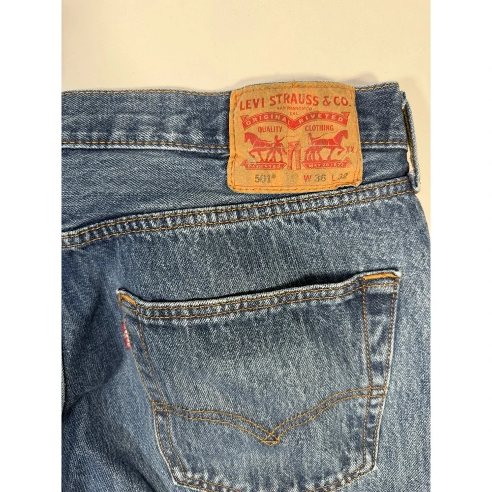 Levi's 501 Jeans Men's 36x32 Blue Button Fly Straight Leg Medium Wash Denim